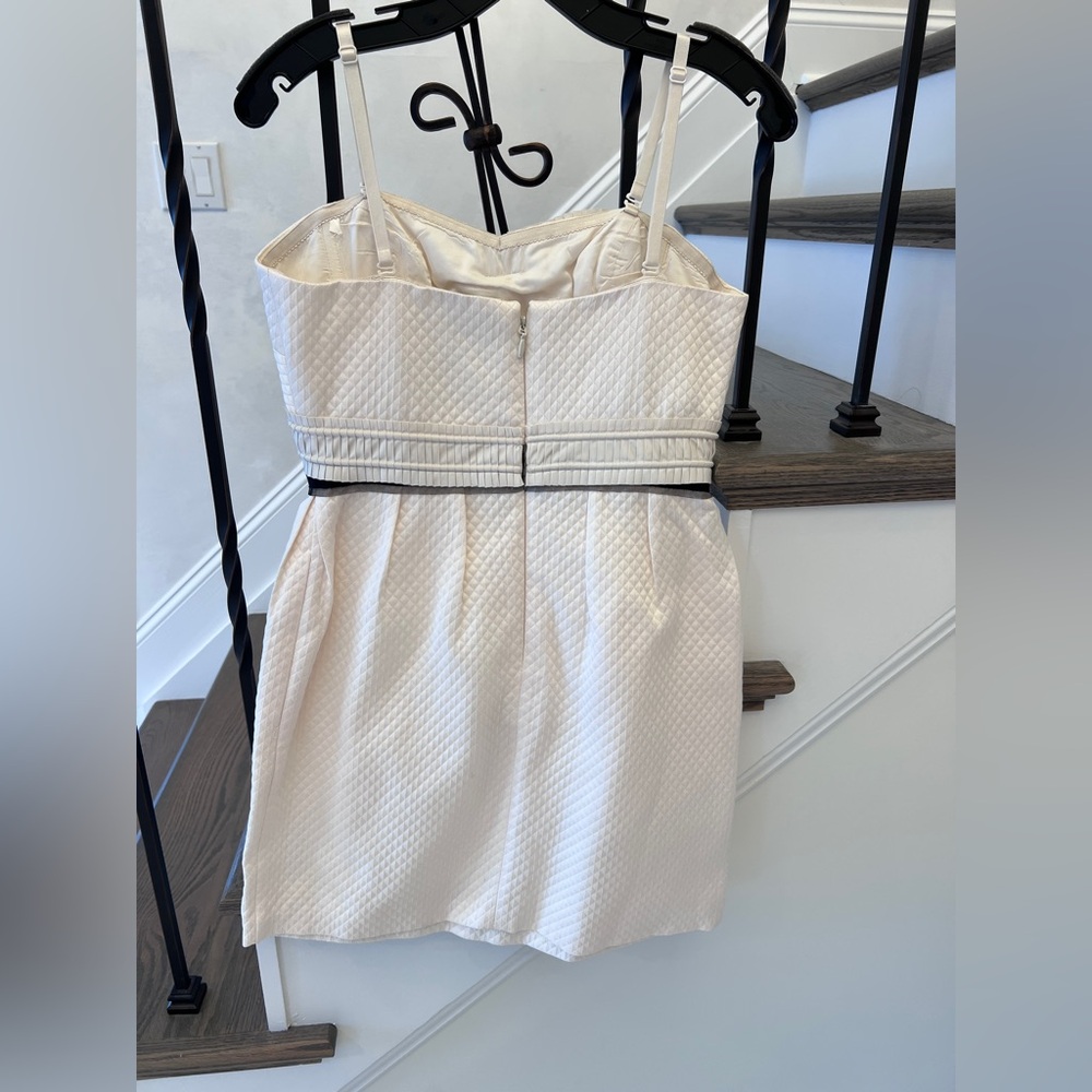 BCBGMAXAZRIA Strapless Cream Textured Dress | Size 8 | NWOT Optional Straps - Picture 6 of 12